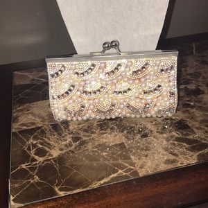 🆕 Gorgeous Rhinestone and Pearl evening clutch.